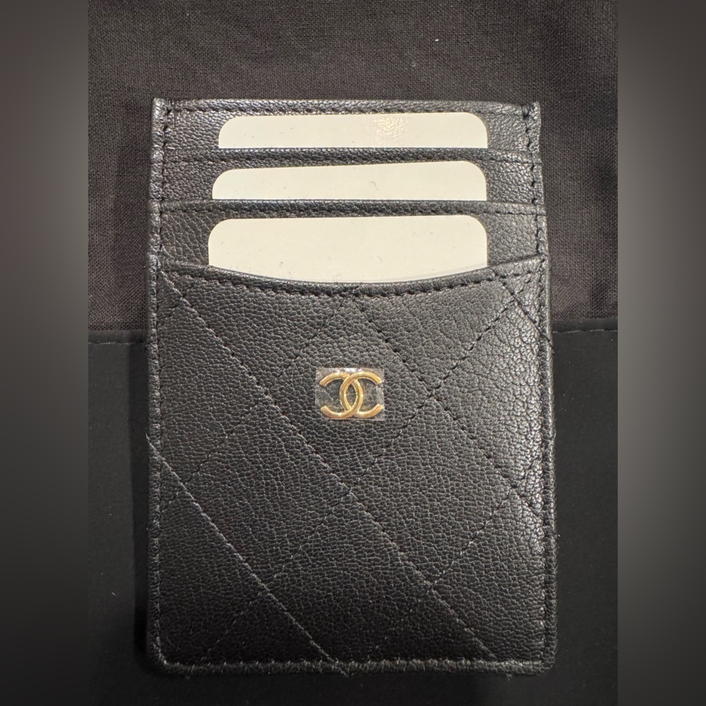 Caviar Quilted Vertical Card Holder in Black Grained Goatskin